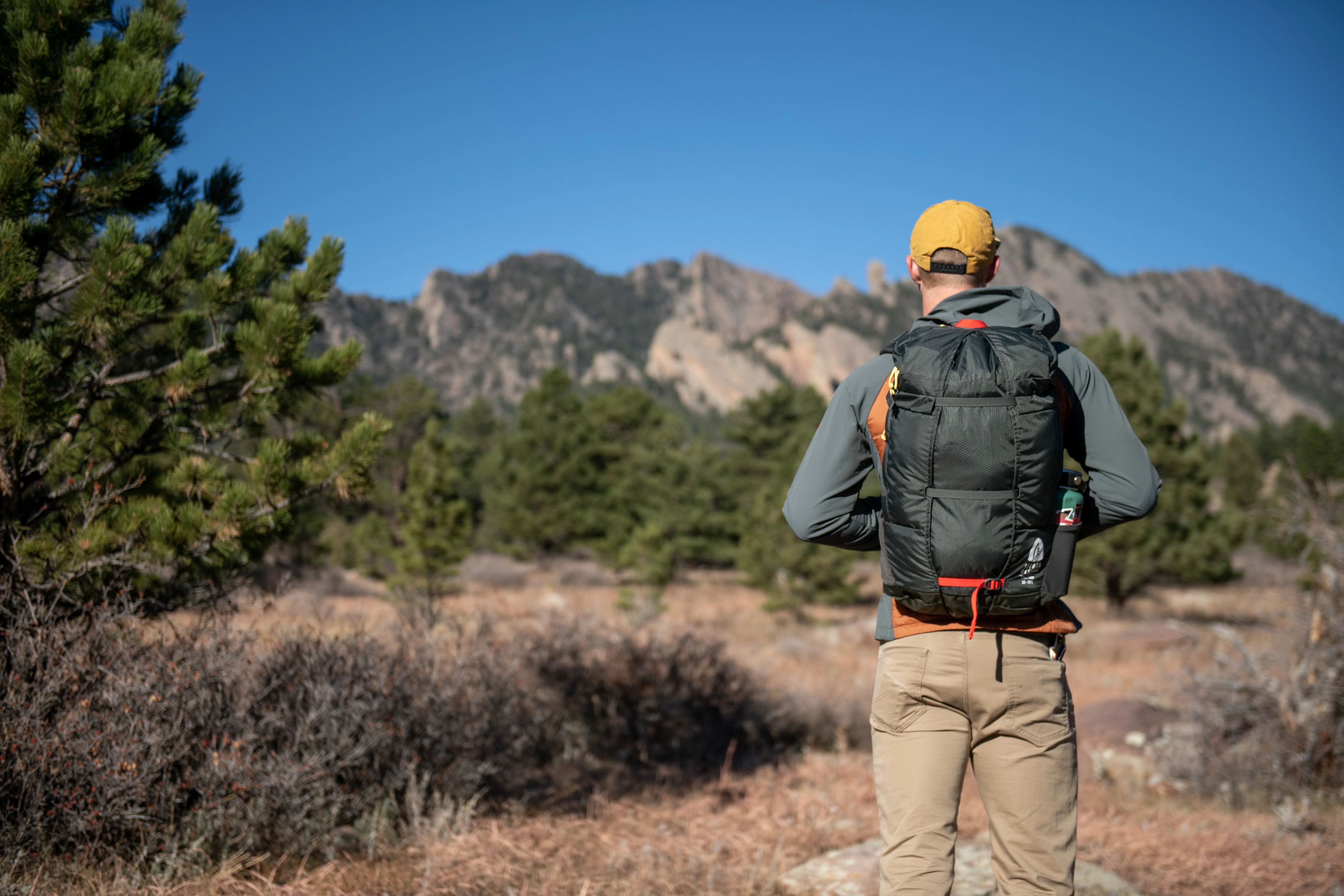 Sierra Designs Flex Hike 20L-30L Backpack Bag - Peat/Fiery Red - Image 14
