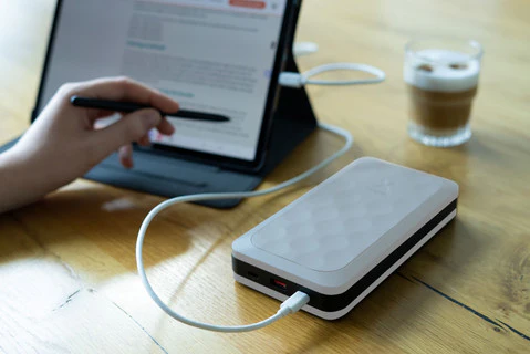XStorm Fuel Series 5 Power Bank 35W - 20,000 mAh - Dusk White - Image 9